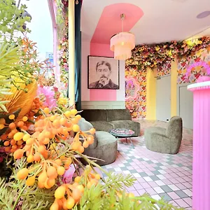 Hotel La Petite Rosa, Parigi